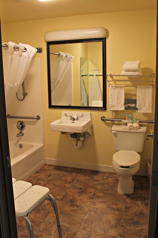 Horse Creek Inn - McCook 14/36