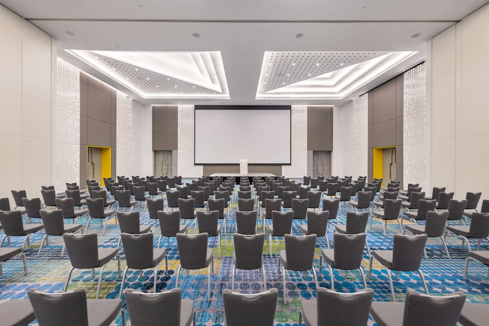 Radisson Red Dubai Silicon Oasis 37/50