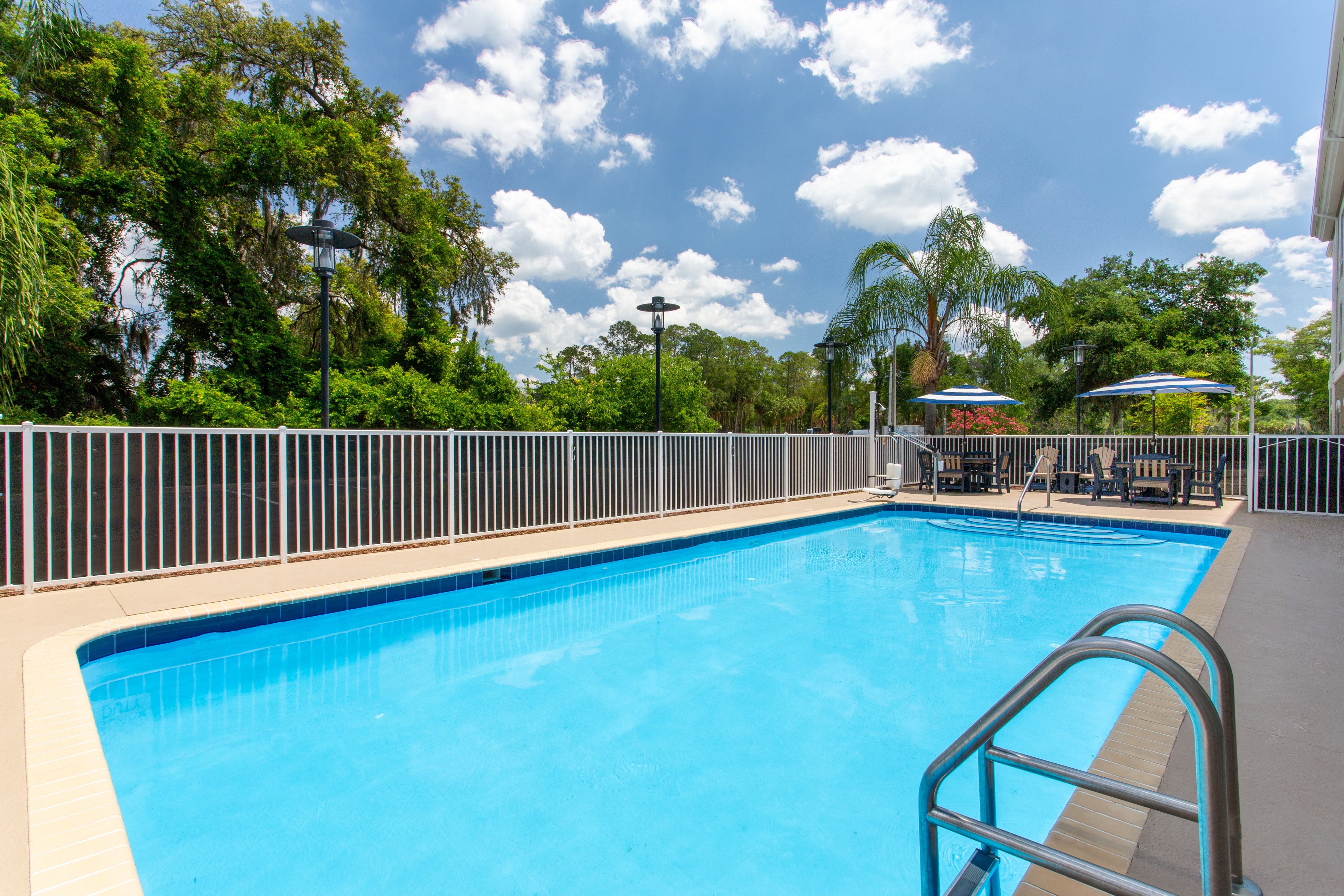 Holiday Inn Express Hotel And Suites Silver Springs Ocala 14/28