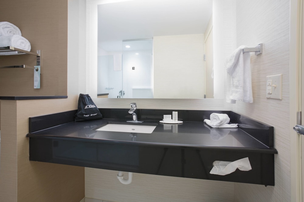 Fairfield Inn Suites Burlington 15/44