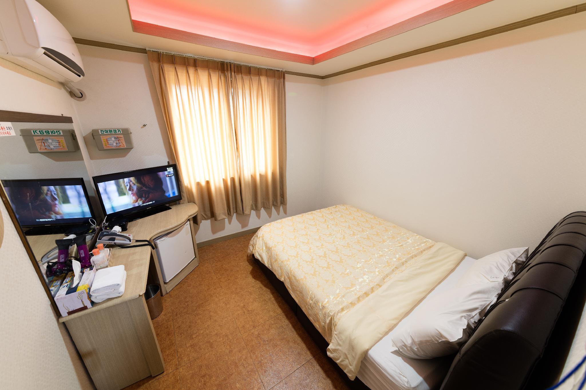 Standard, Double Bed