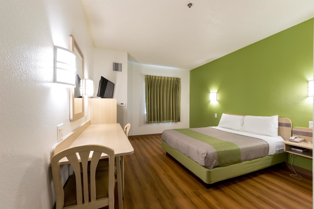Motel6 San Antonio, TX - South 23/58