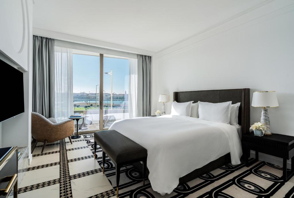 Fairmont King View