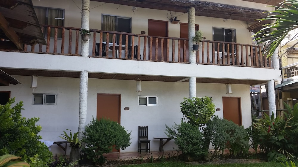 Fat Jimmys Resort Boracay 9/31