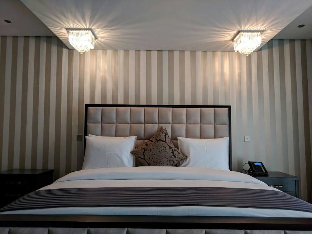 Mantis Epic Hotel And Suites 20/63