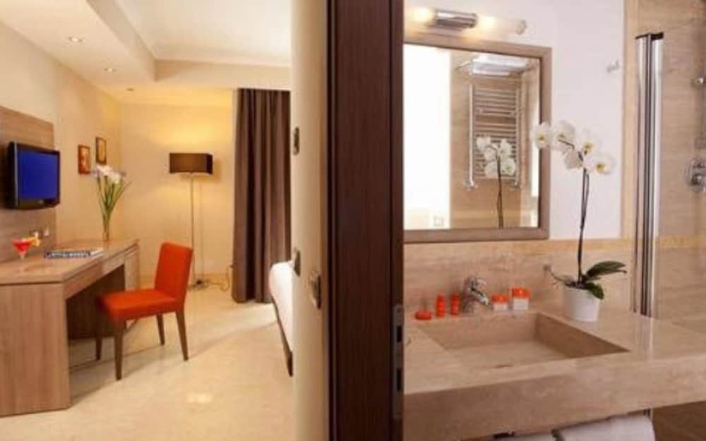 Hotel Tiber Fiumicino 35/68