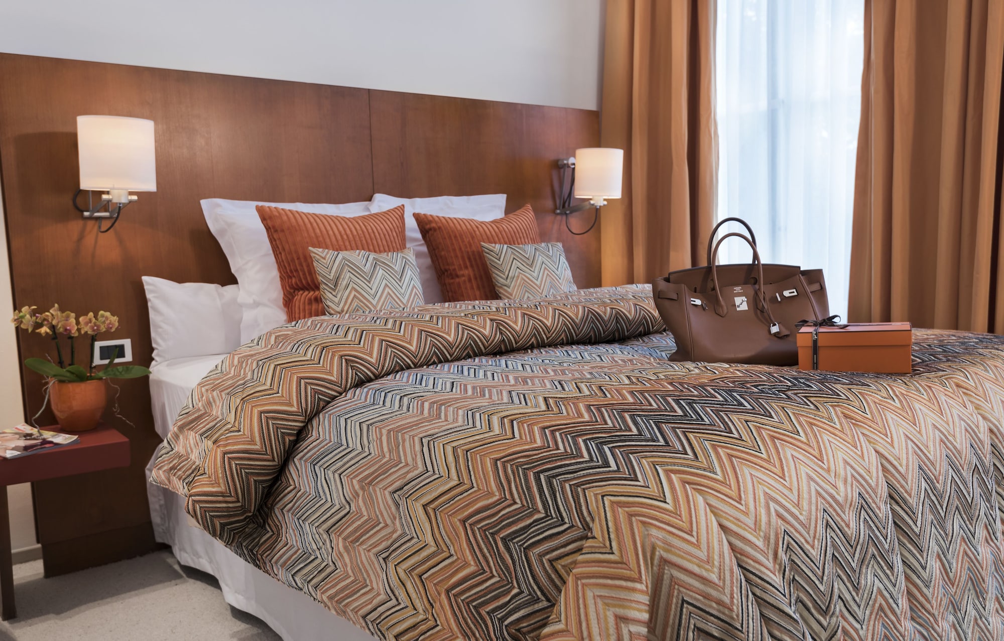 DELUXE, DOUBLE BED