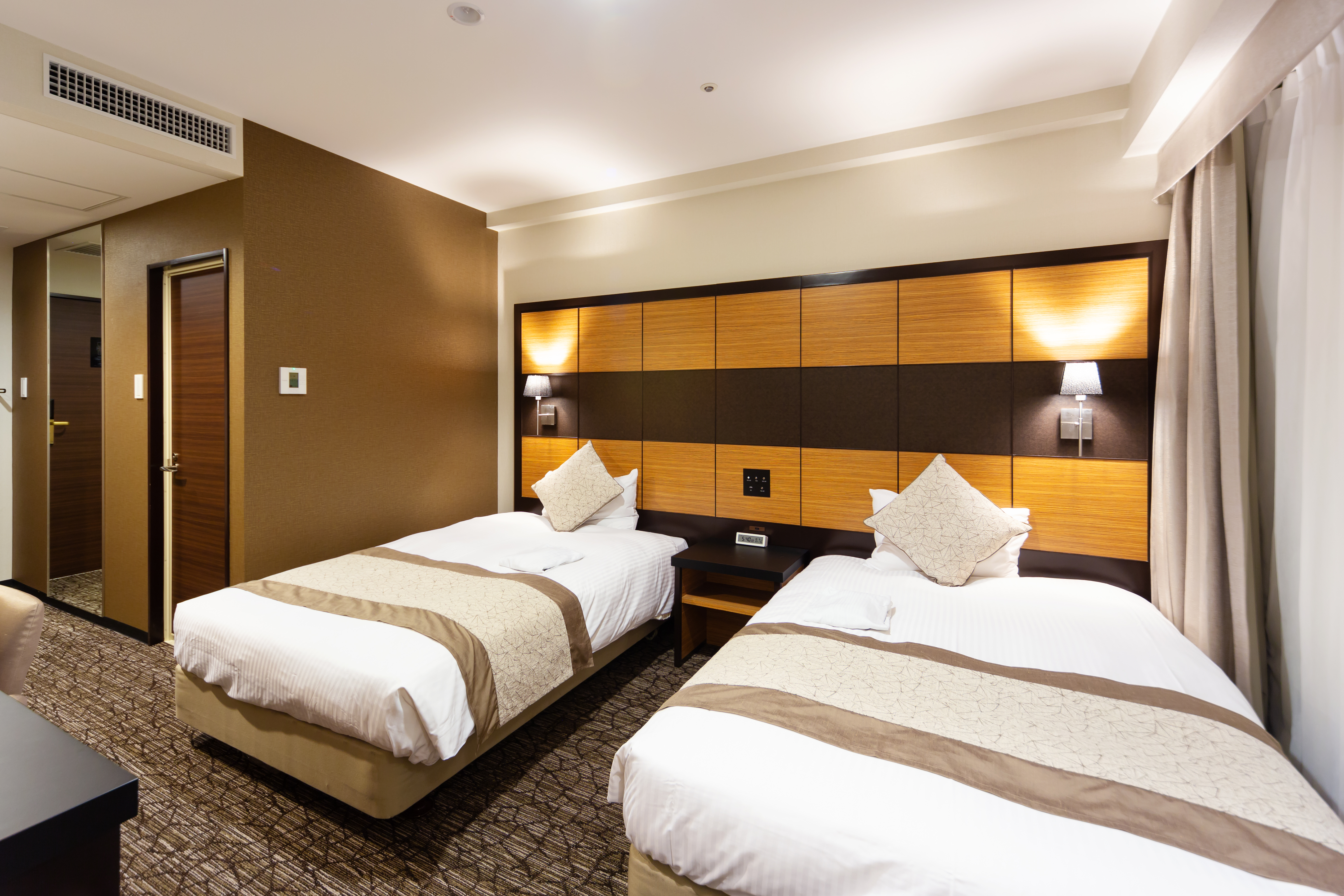 Superior, Twin Beds, Smoking