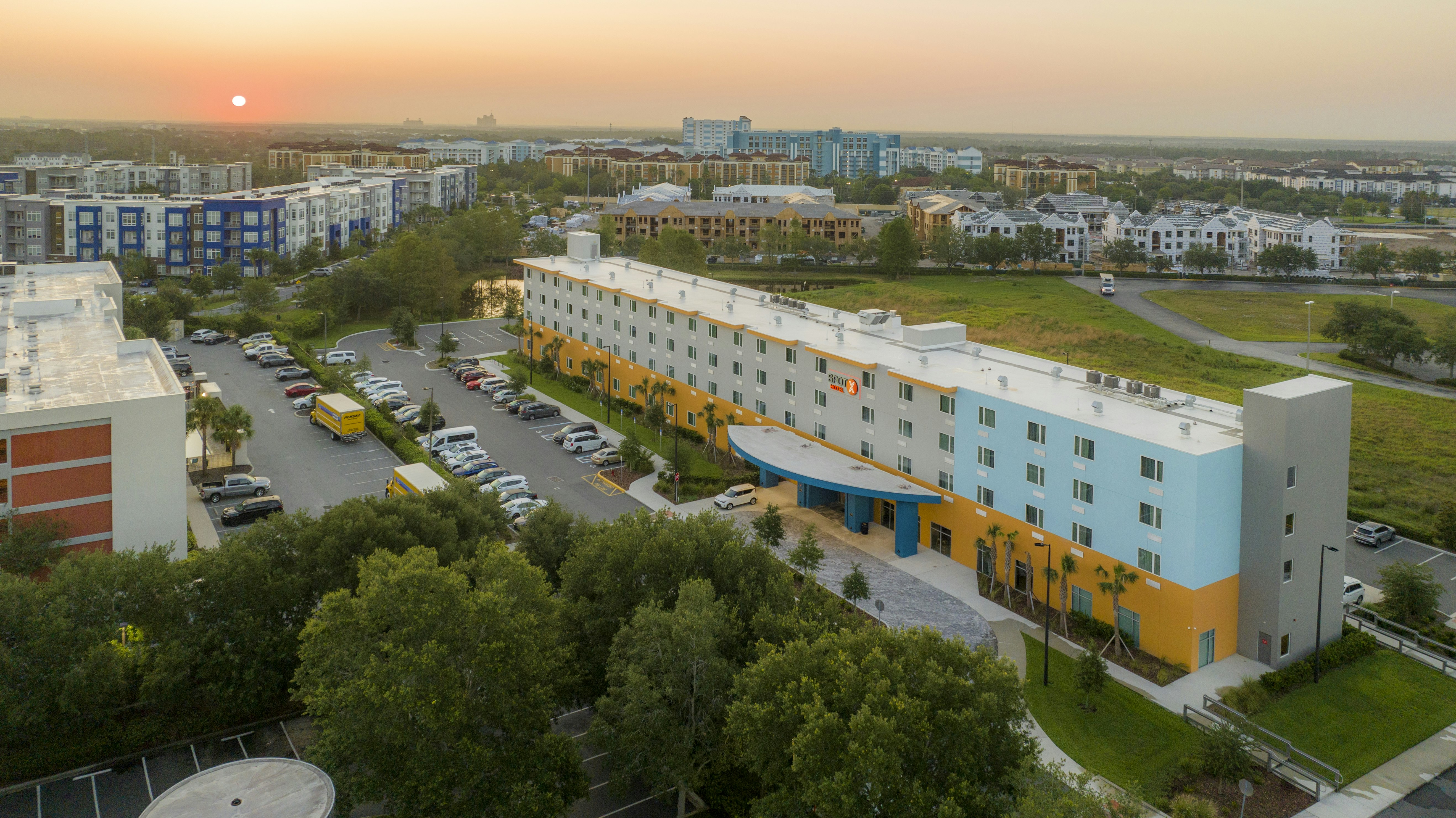 SPOT X Hotel Orlando/Intl Dr by The Red Collection 8/75