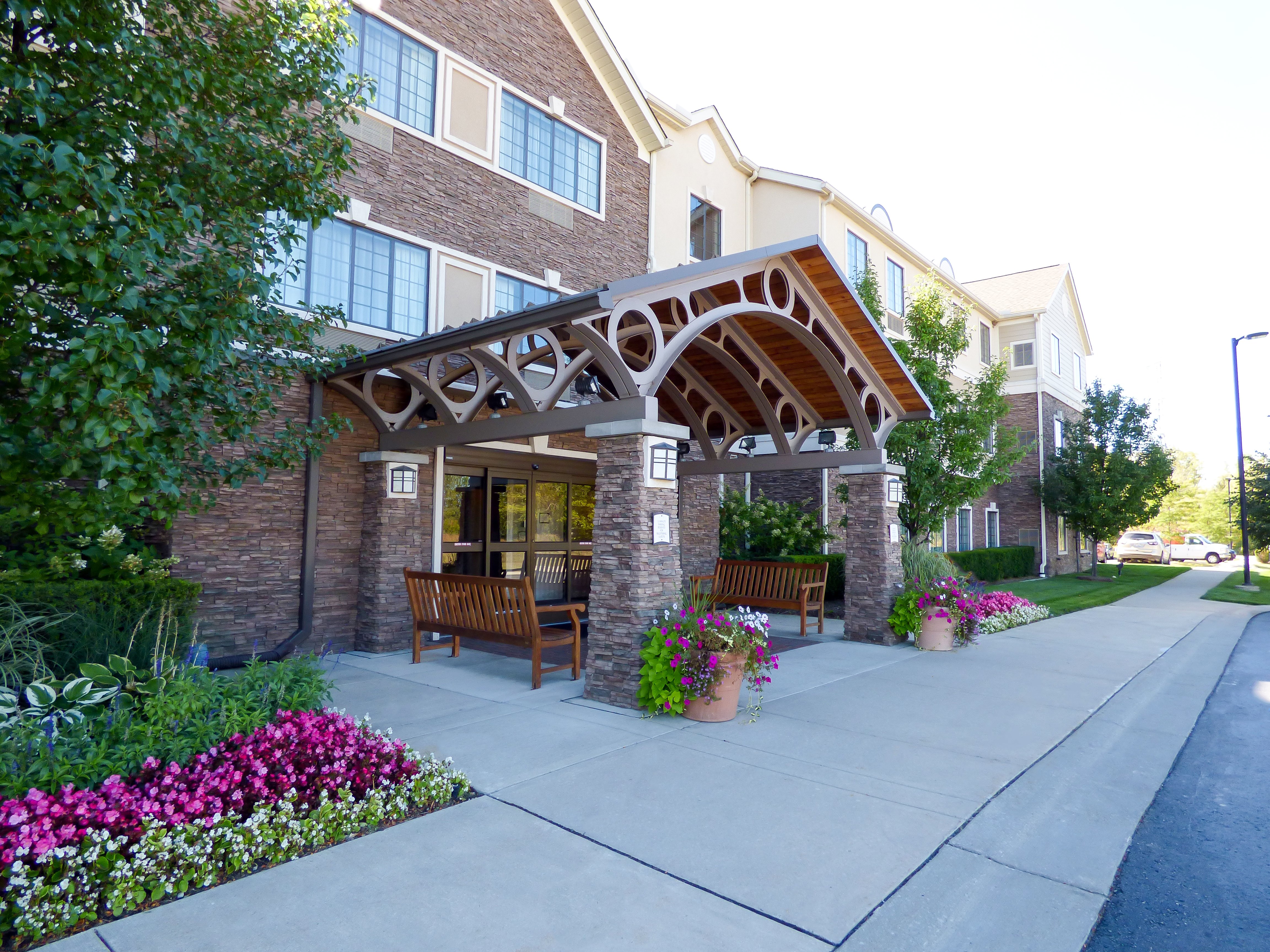 STAYBRIDGE SUITES DETROIT-NOVI 4/60