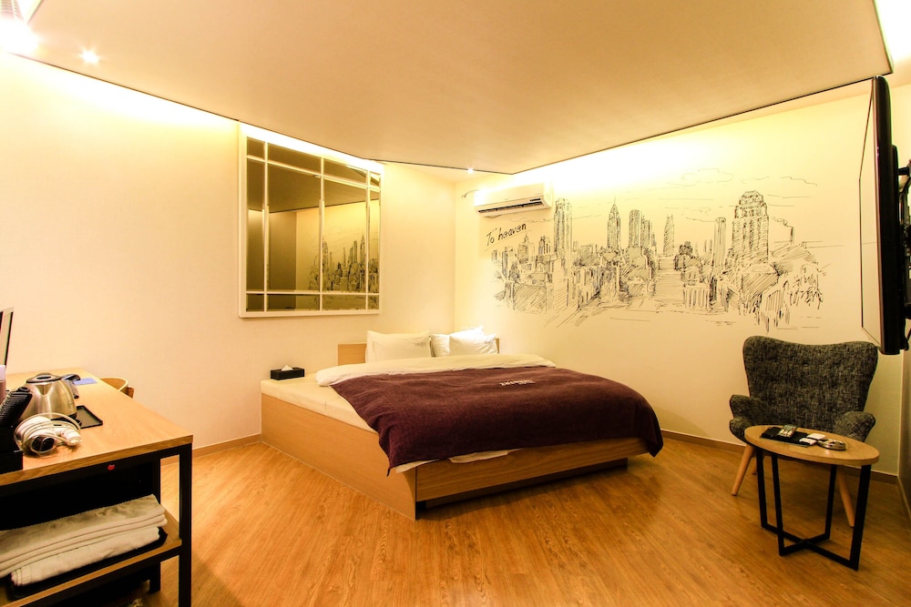 2 Heaven Hotel 40/69