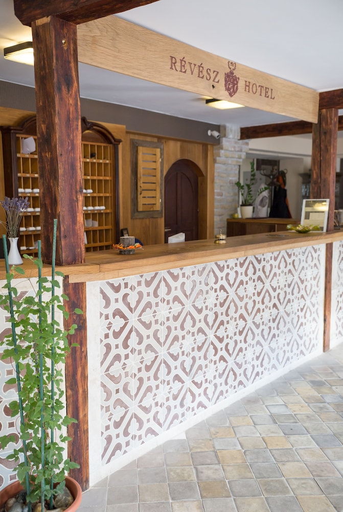Revesz Hotel 2/42