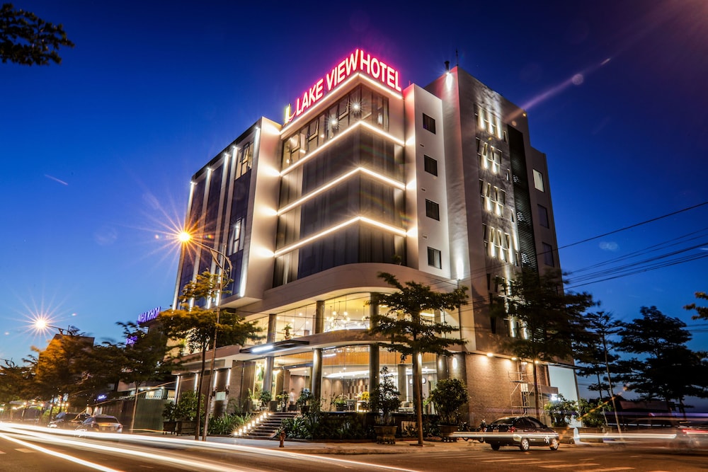 Lake View Hotel 1/69