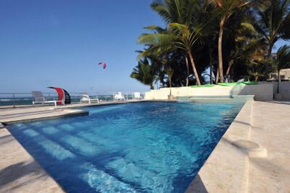 WATERMARK LUXURY OCEANFRONT ALL SUITE HOTEL 55/56