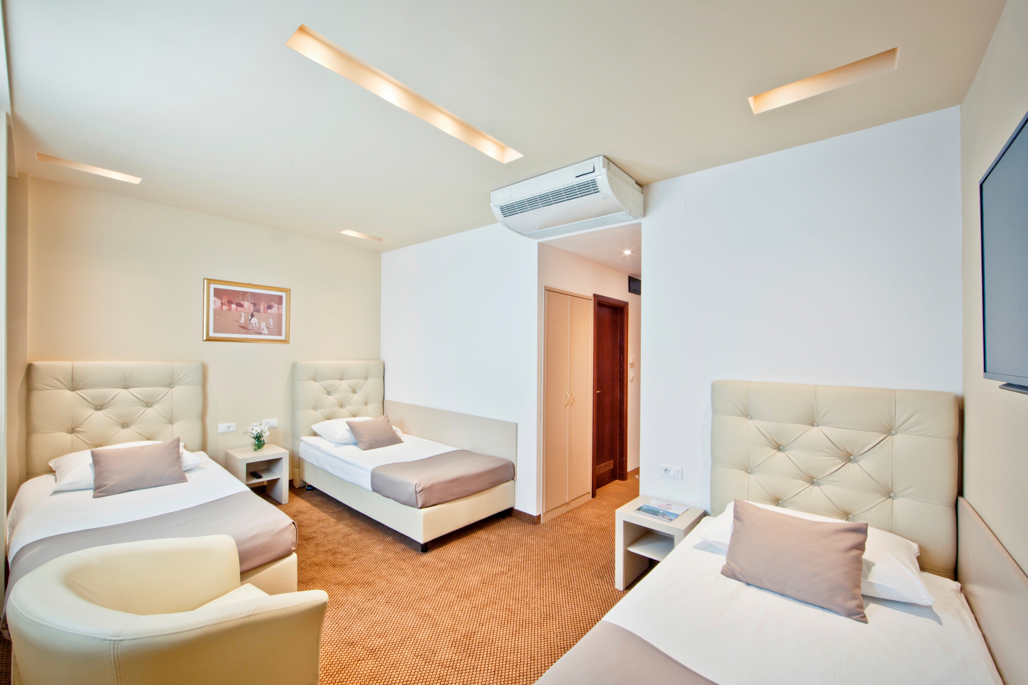 ROOM, TRIPLE