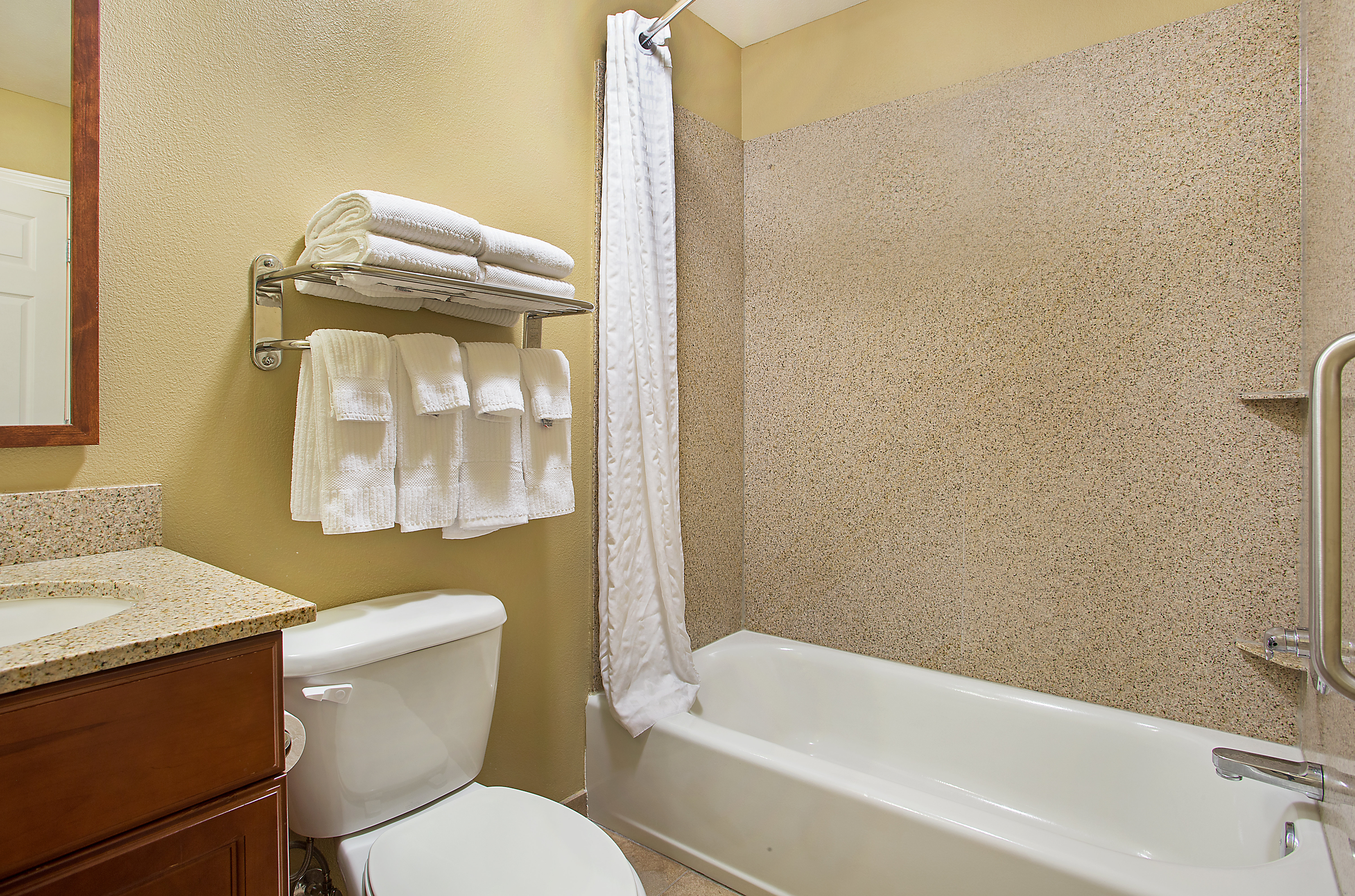 Candlewood Suites Tuscaloosa 74/77