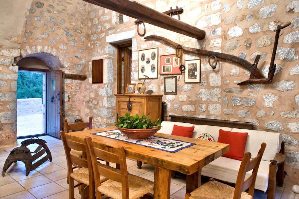 Arapakis Historic Castle 35/50