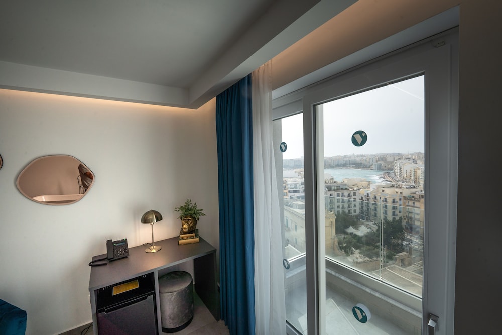 Flamingo Hotel Malta 6/50
