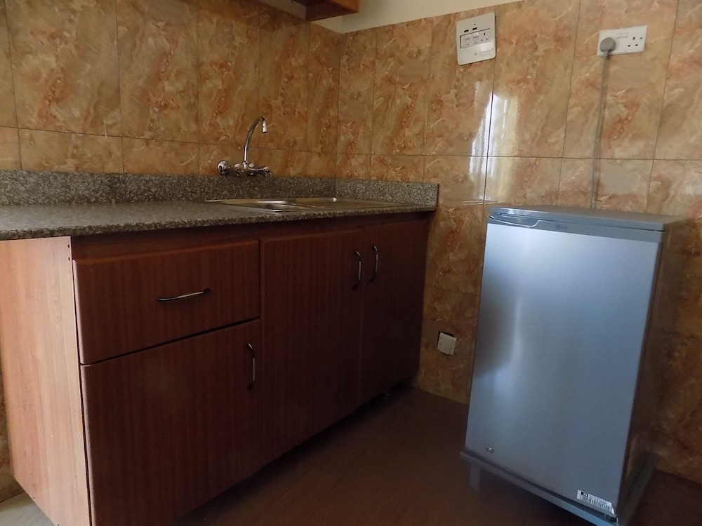 Olina Hotel And Apartments 6/38