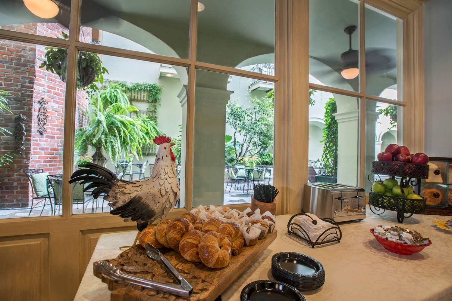 Bienville House Hotel 10/13
