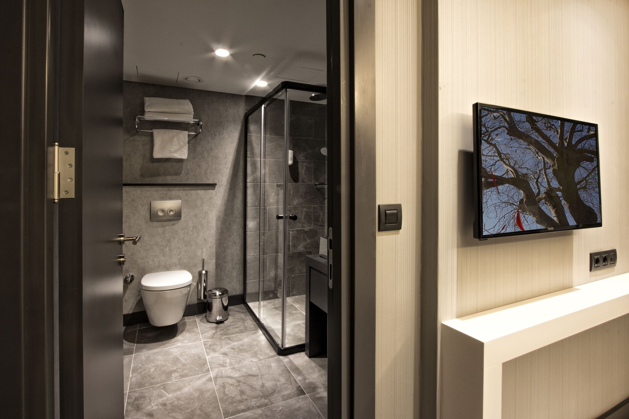 LOFT, SUITE
