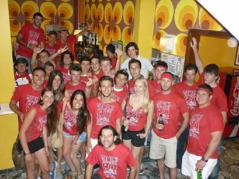 Sunflower City Backpacker & Student Hostel 44/48