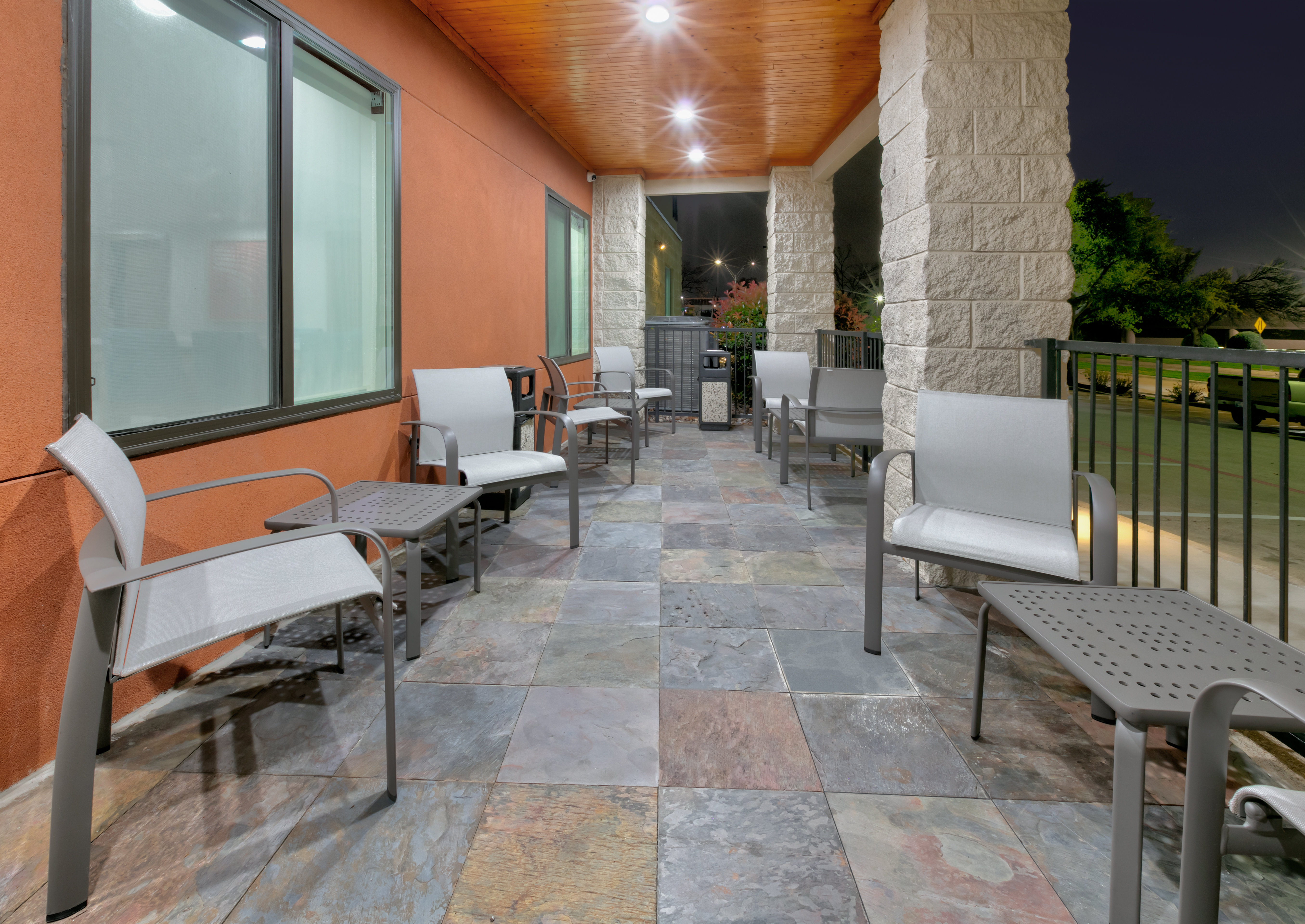 Holiday Inn Express Hotel And Suites Dallas Park Central Northeast 33/56