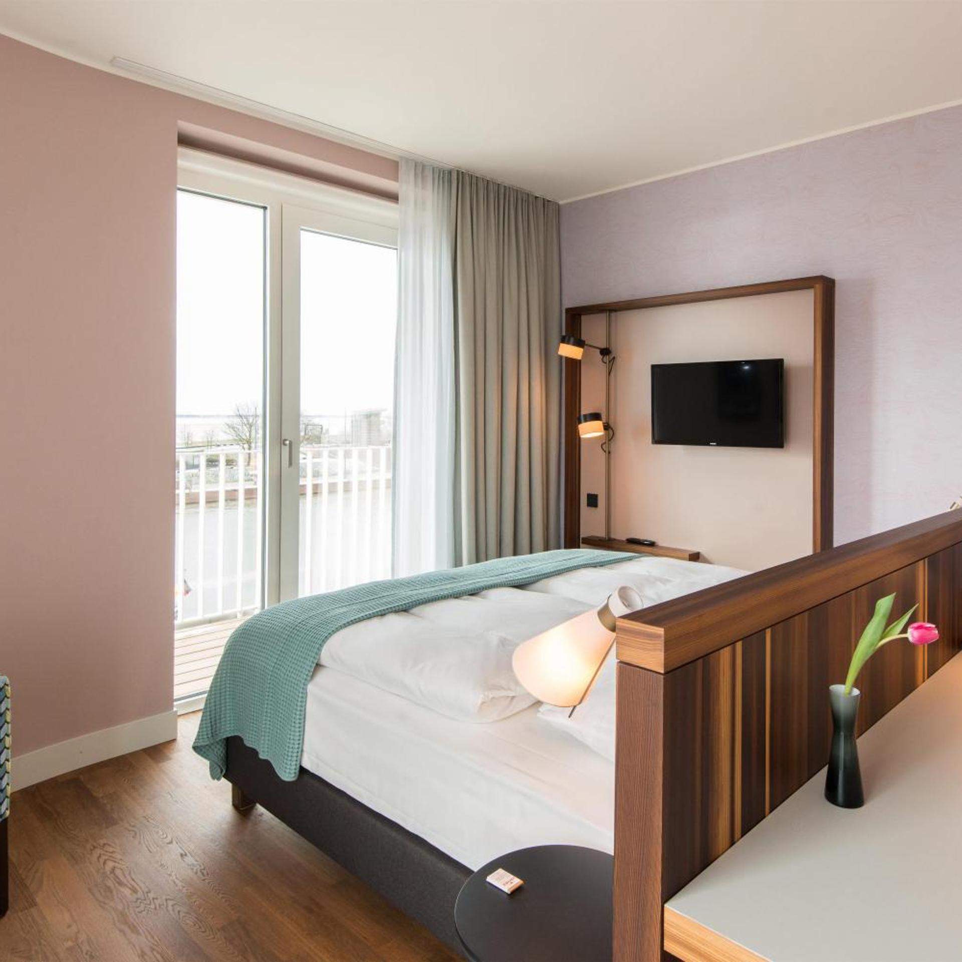 Room, Water View