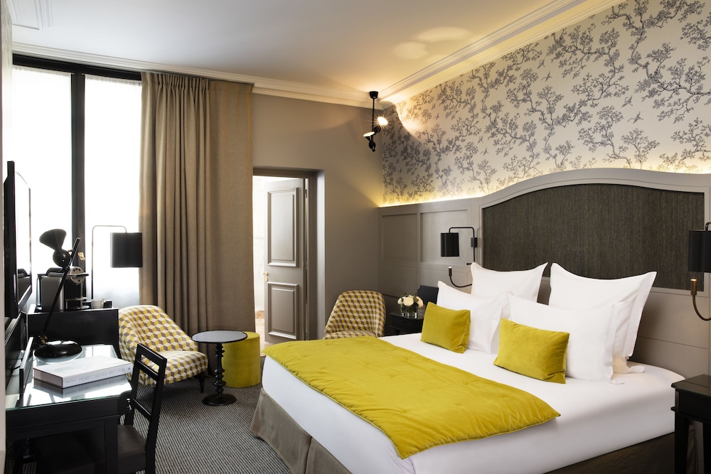 DELUXE, DOUBLE BED