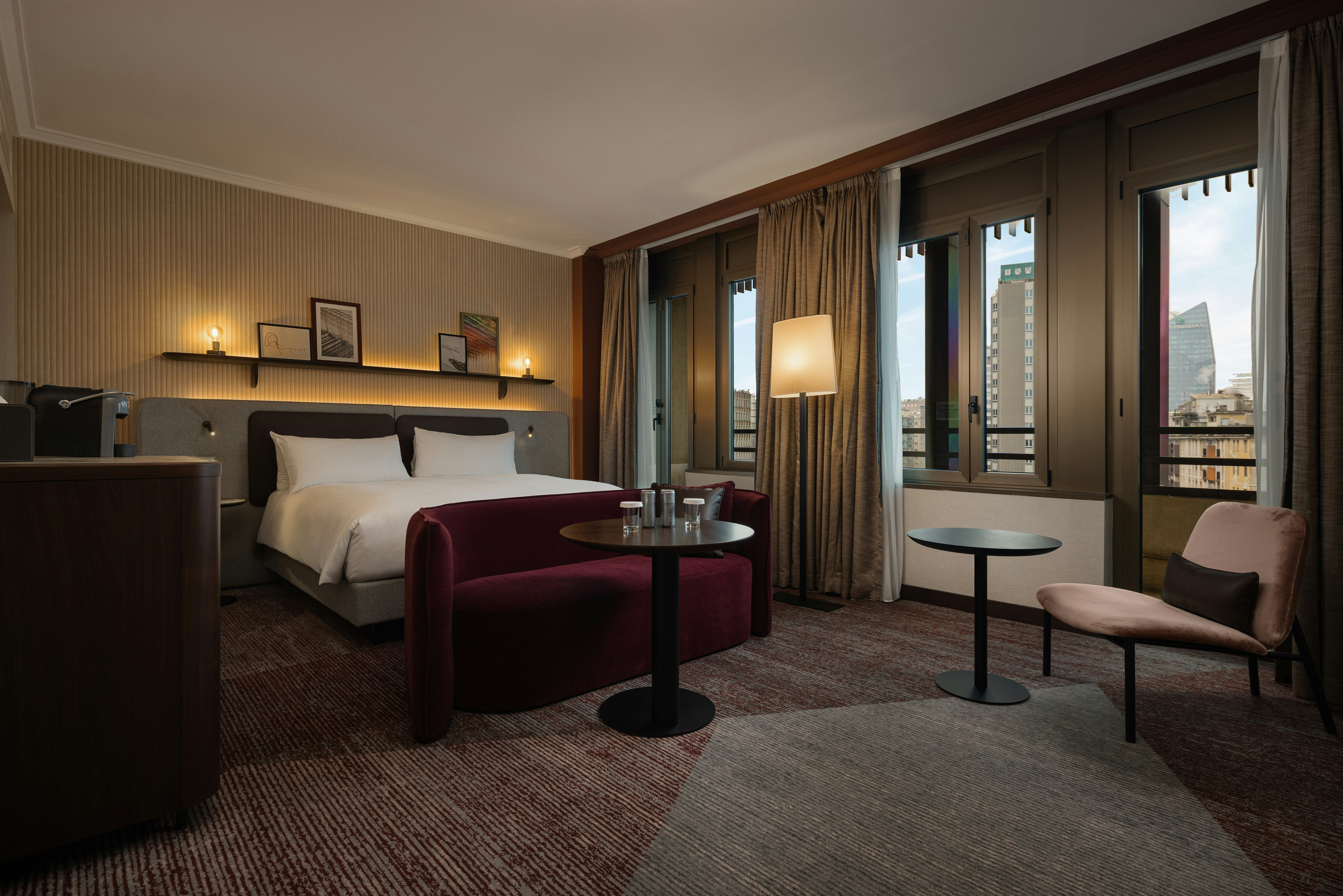 Grand, Executive, King Bed