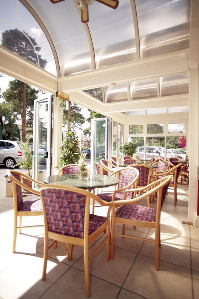 Elstead Hotel 34/50