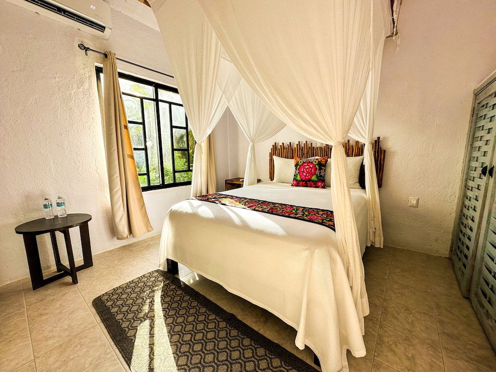 Garden, Deluxe, Queen Bed
