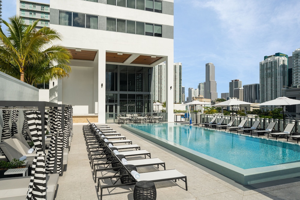 Element Miami Brickell 36/40