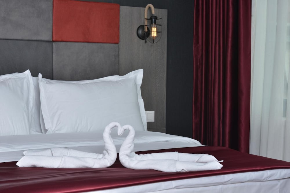 A11 Hotel 25/48