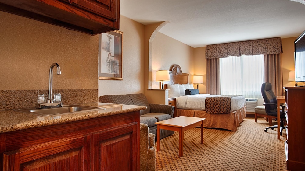 Best Western South Plains Inn & Suites 30/31