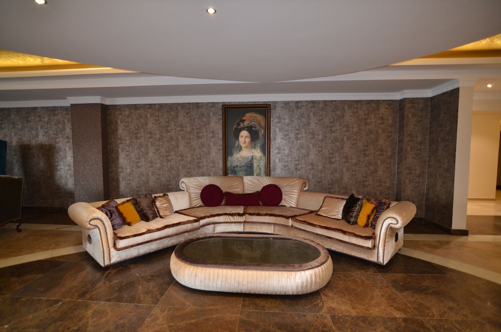 Azka Hotel 56/78