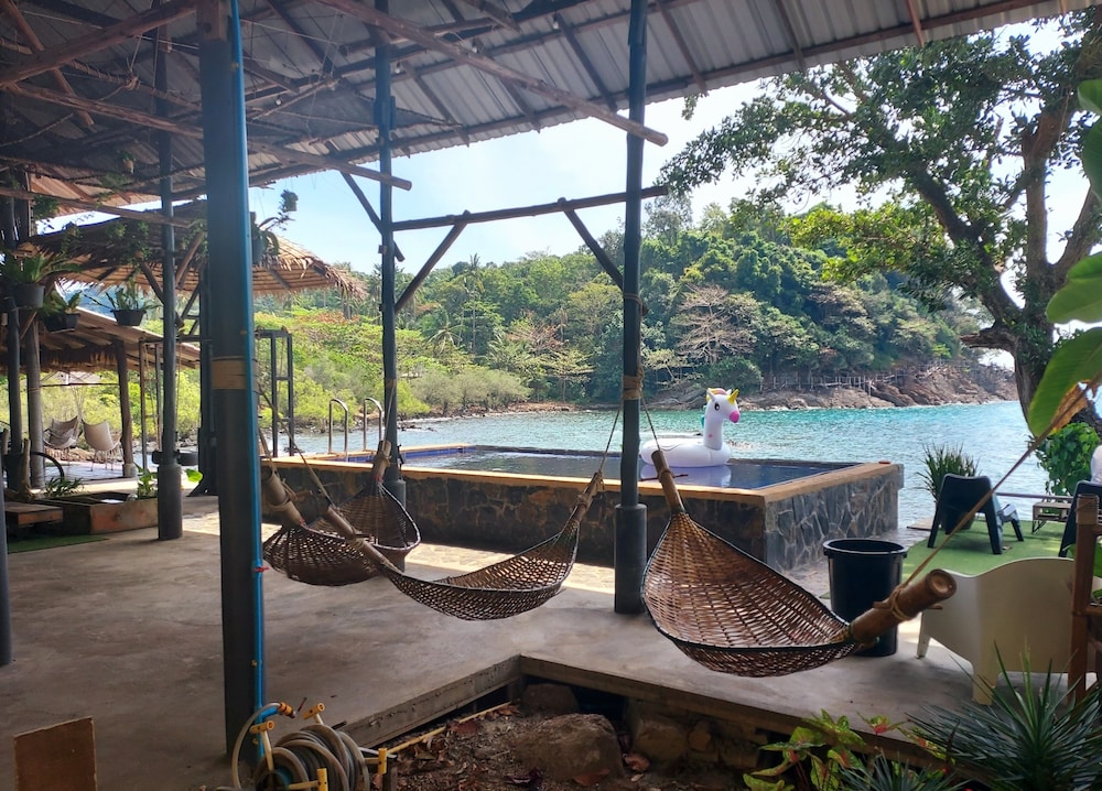 Cliff Cottage Resort 11/75