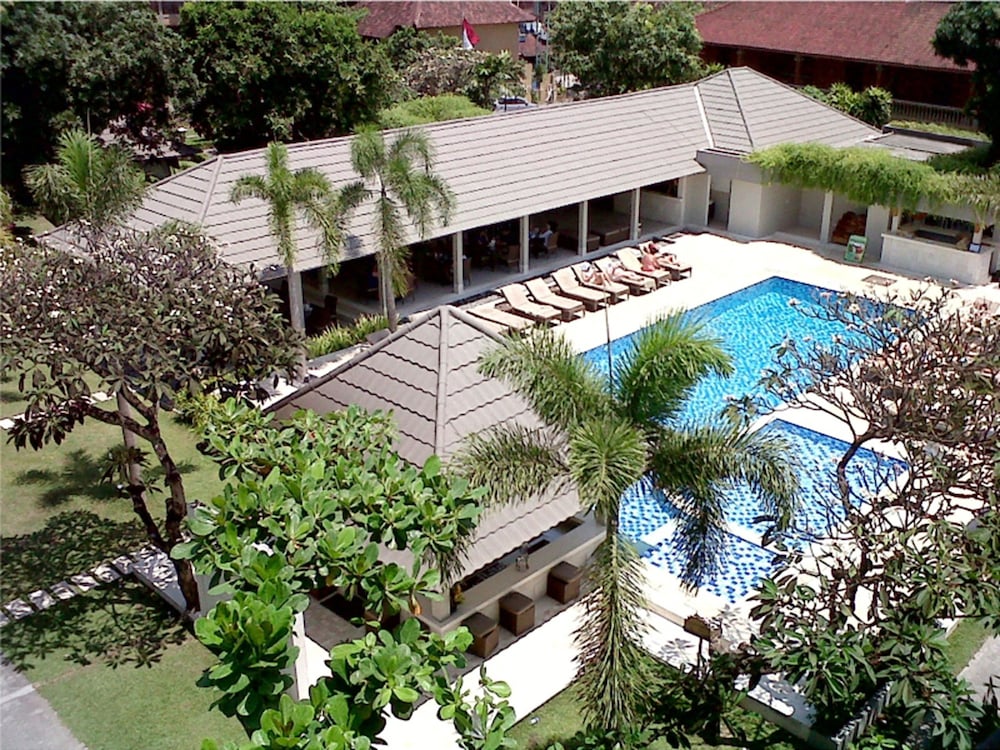 DEWI SRI HOTEL 64/70