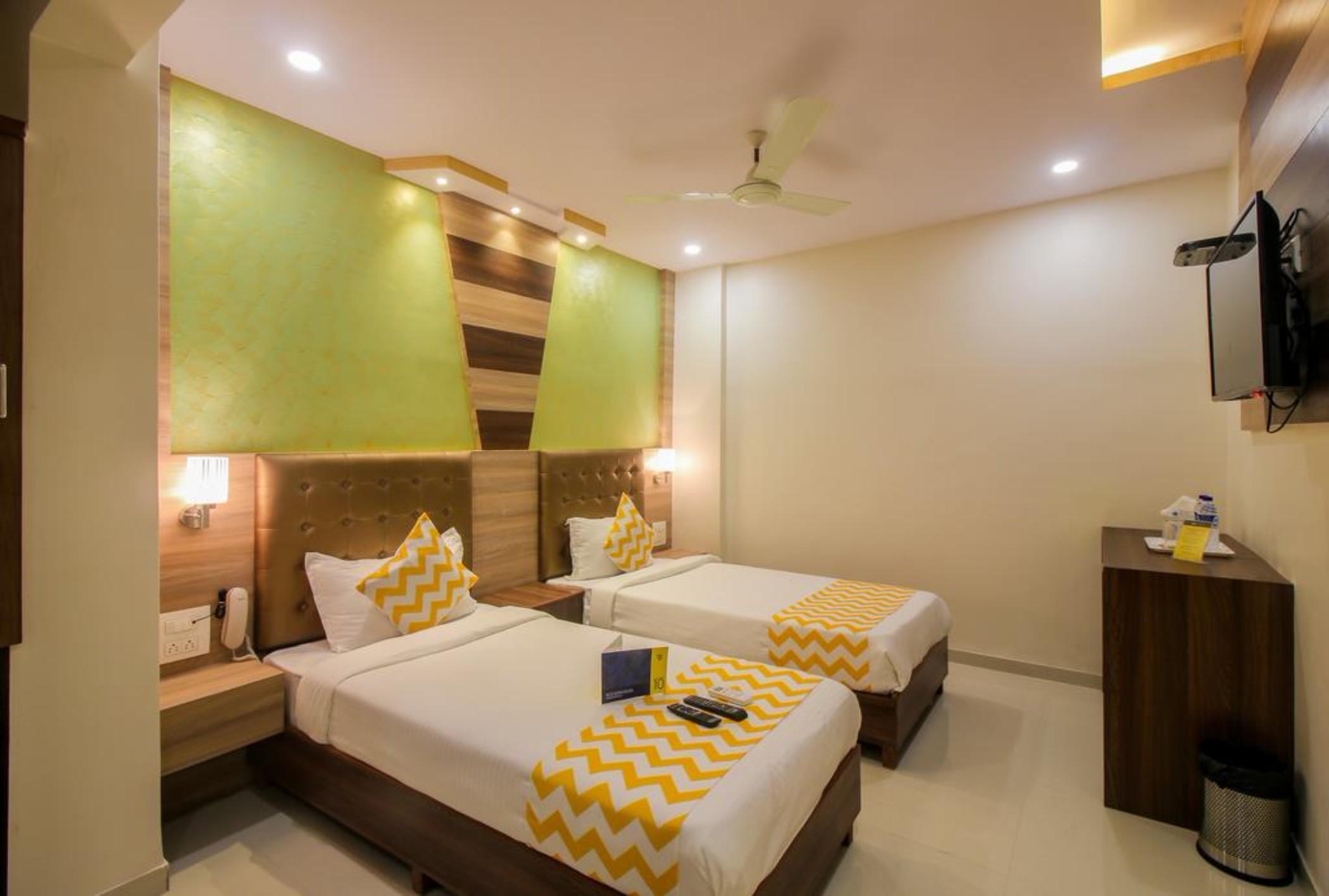 Fabhotel Hill Park Mumbai Airport 15/23