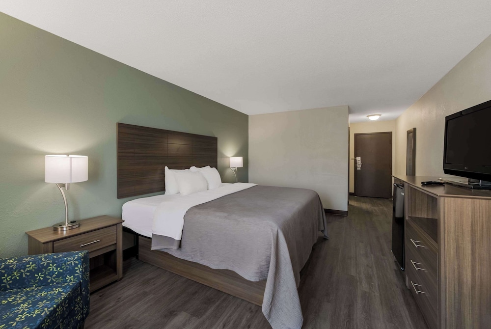 ROOM, KING BED, ACCESSIBLE