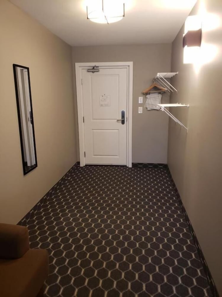 The Souris Hotel 6/14