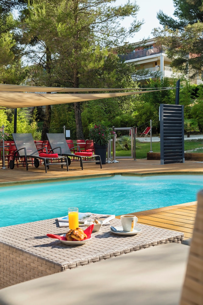 Mercure Aix-en-Provence La Duranne Gare TGV 45/50