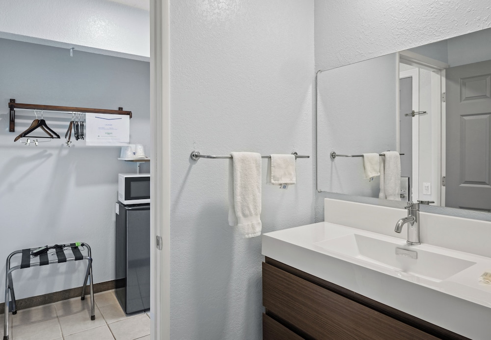 Sol Springs Inn 50/50