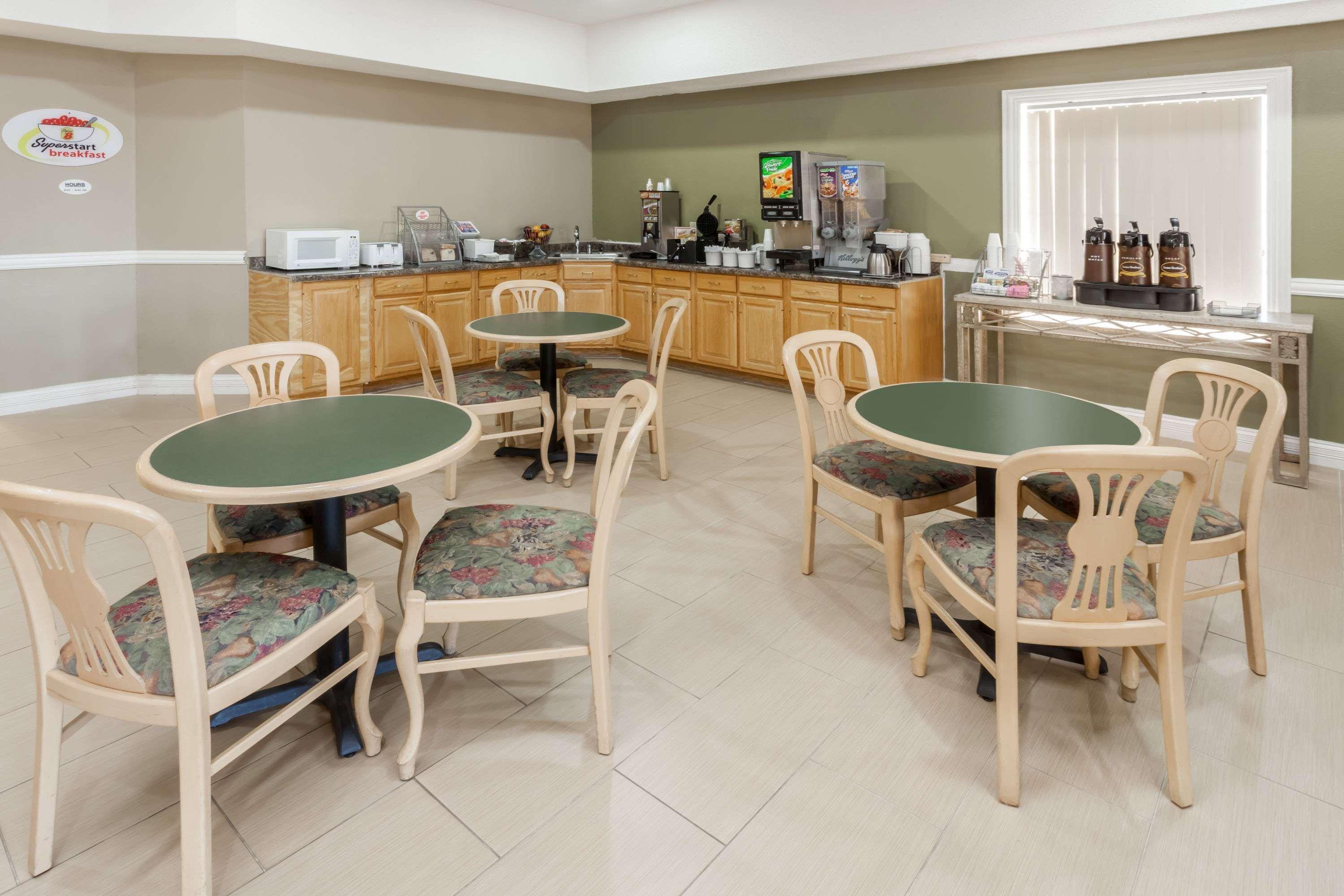 Super 8 by Wyndham Rochester IN 11/16