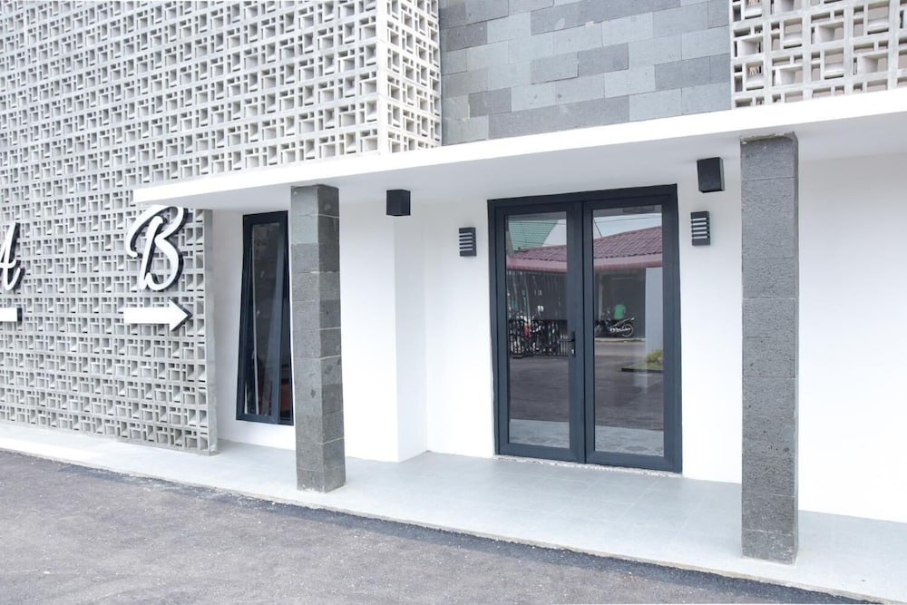 RedDoorz Plus near UNIMED Medan 3/22