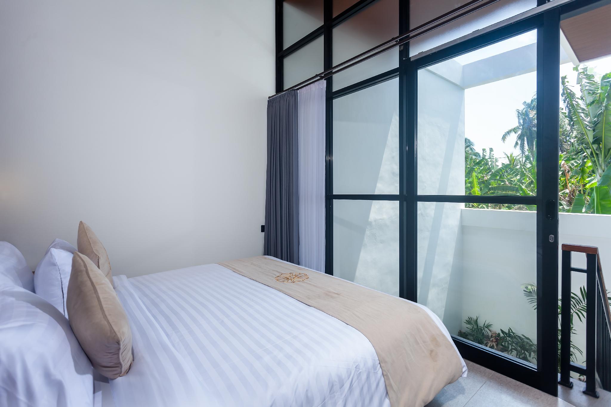 Studio, Queen Bed, Two Story