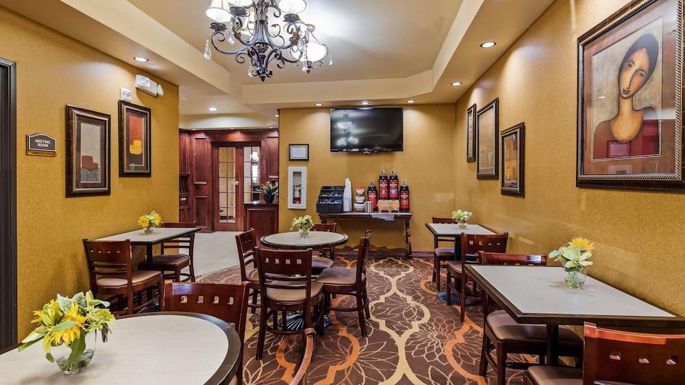 Best Western Plus Crown Colony Inn and Suites 34/59