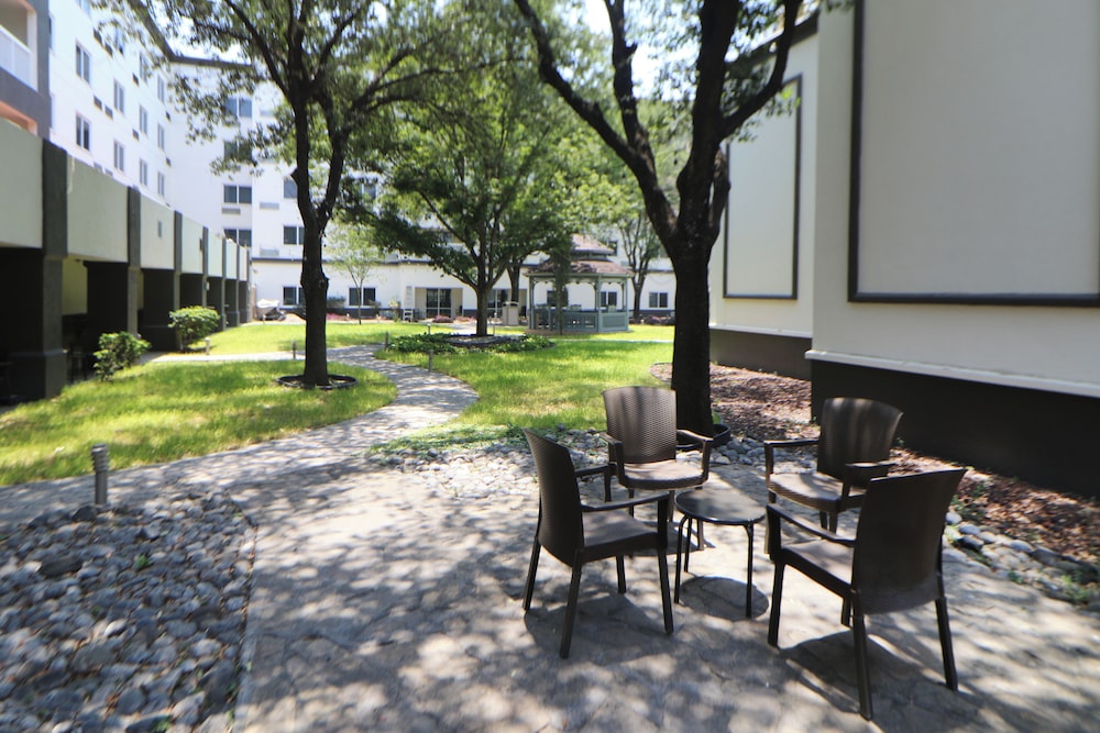 Courtyard By Marriott Monterrey Airport 46/50