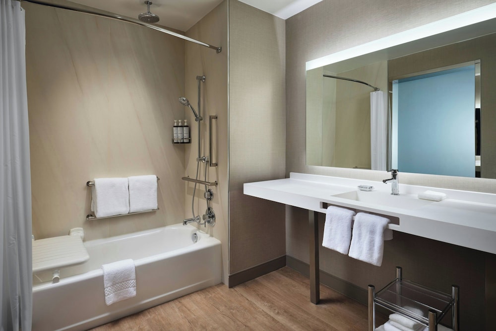 AC Hotel by Marriott Jackson Ridgeland 42/44