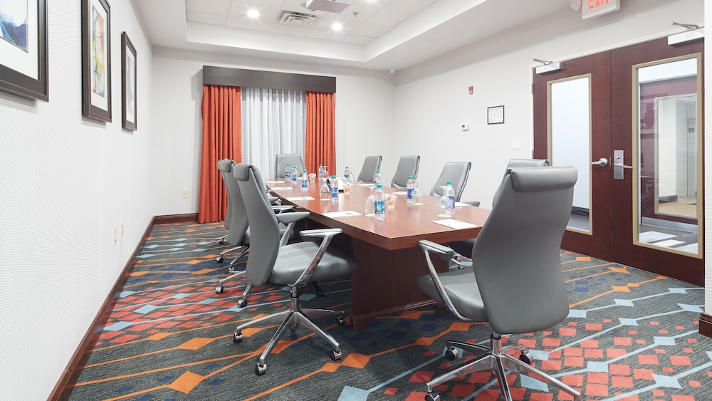 Holiday Inn Hotel Suites Stockbridge Atlanta I 75 44/50